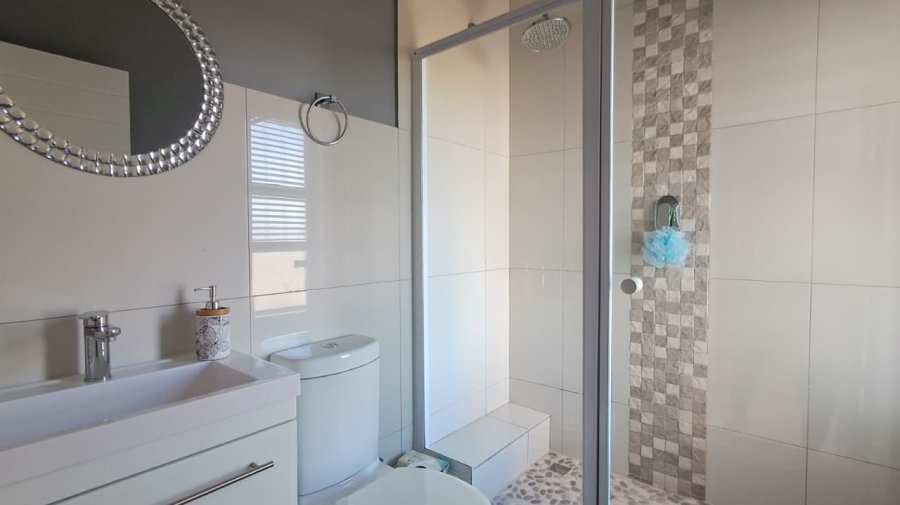 To Let 4 Bedroom Property for Rent in Avalon Estate Western Cape